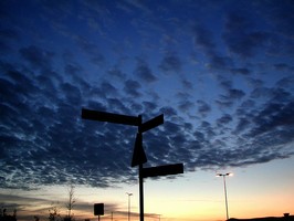 Bilder - Best of 2003 - schild-wolken-blau