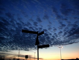 Bilder - Best of 2003 - schild-wolken-blau