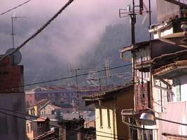 Bilder - Best of 2004 - Spanien - Girona - haeuser-nebel
