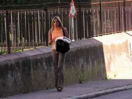 Bilder - Best of 2004 - Spanien - Girona - maedchen-orange
